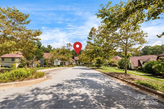 28 Trafalgar Circle, Asheville, NC 28805