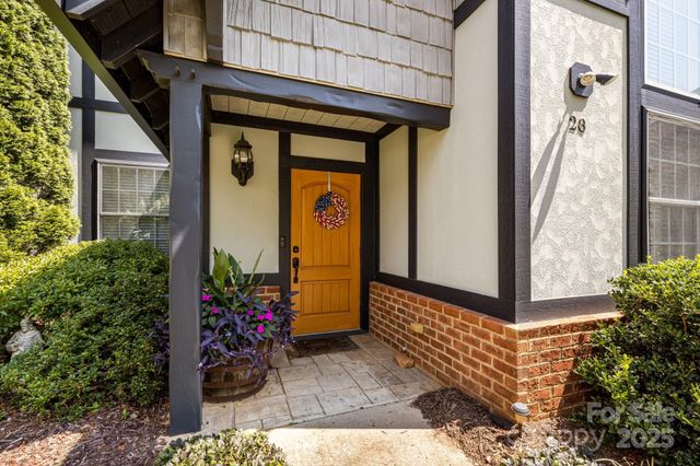 28 Trafalgar Circle, Asheville, NC 28805