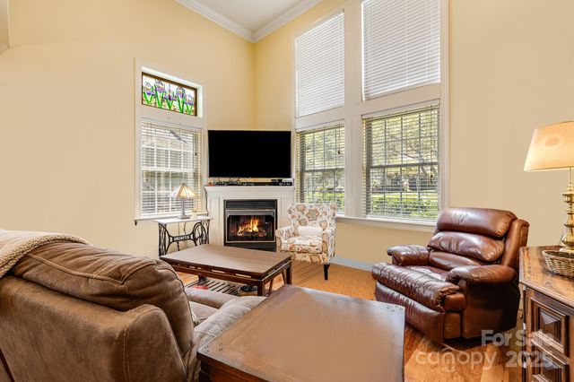 28 Trafalgar Circle, Asheville, NC 28805