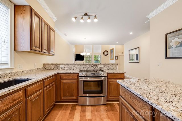 28 Trafalgar Circle, Asheville, NC 28805