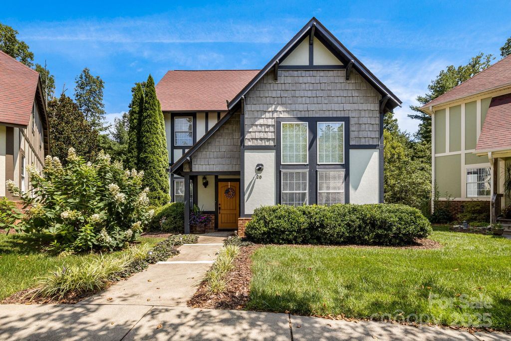 28 Trafalgar Circle, Asheville, NC 28805