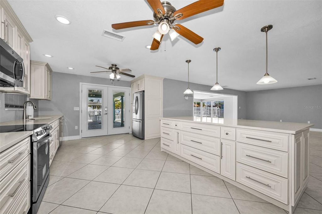 Image 13 of property listing at 3355 SEAWAY DRIVE, New Port Richey, FL 34652