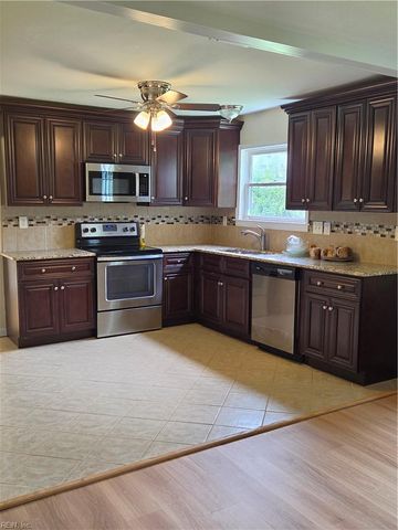 3232 Sir Meliot DR, Chesapeake, VA 23323