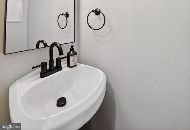 33 QUINCY CT, Sterling, VA 20165