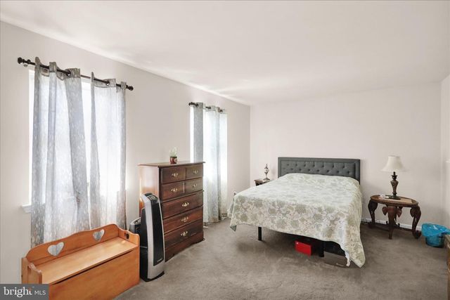 240 HICKORY DR, Fleetwood, PA 19522