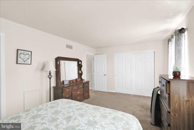 240 HICKORY DR, Fleetwood, PA 19522