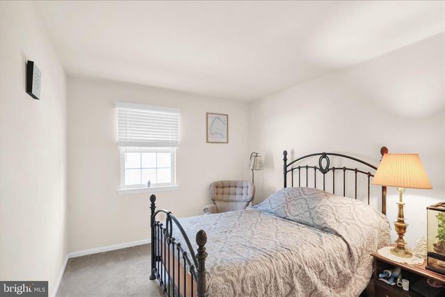 240 HICKORY DR, Fleetwood, PA 19522