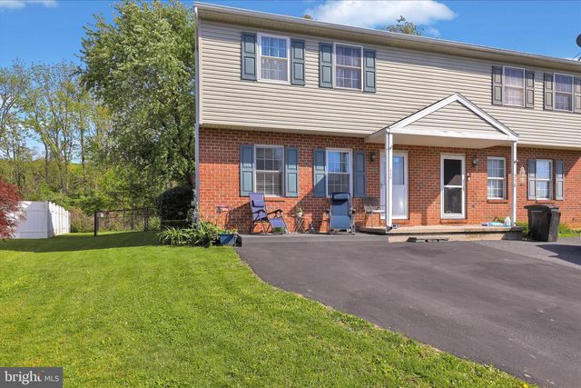 240 HICKORY DR, Fleetwood, PA 19522