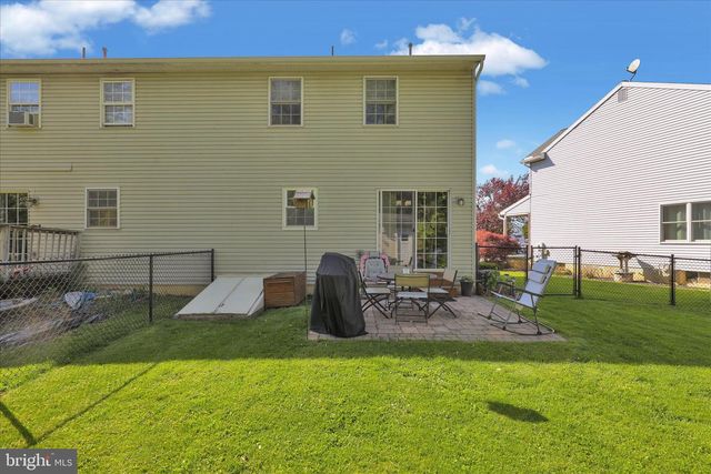 240 HICKORY DR, Fleetwood, PA 19522