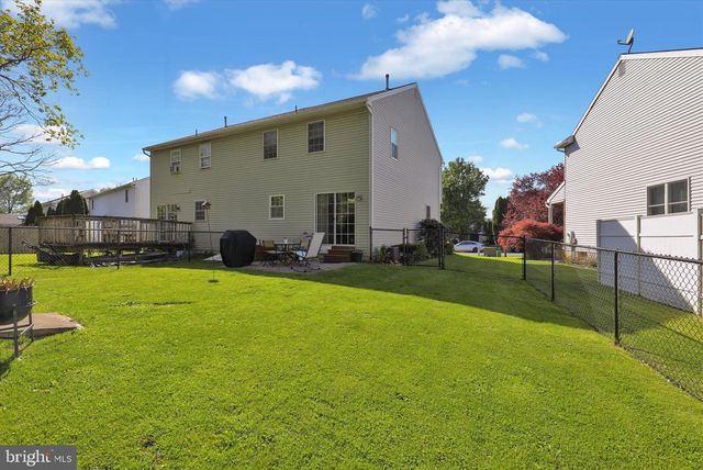 240 HICKORY DR, Fleetwood, PA 19522