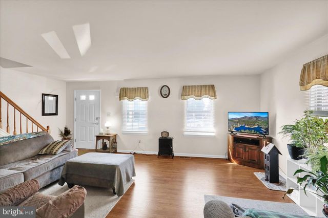 240 HICKORY DR, Fleetwood, PA 19522