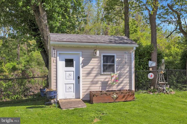 240 HICKORY DR, Fleetwood, PA 19522