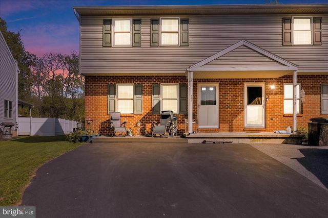 240 HICKORY DR, Fleetwood, PA 19522