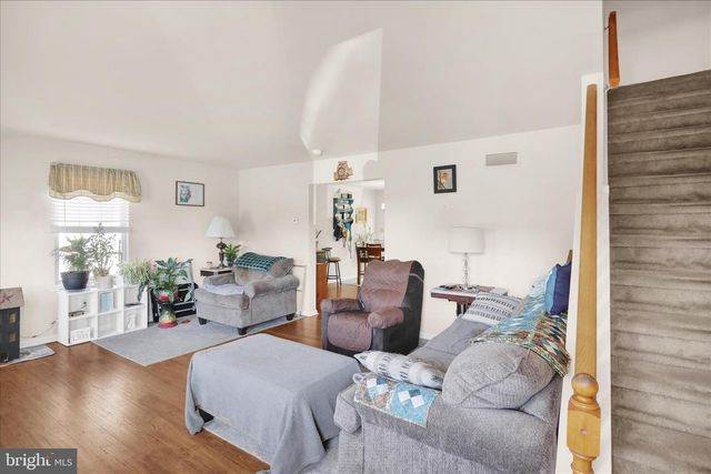 240 HICKORY DR, Fleetwood, PA 19522