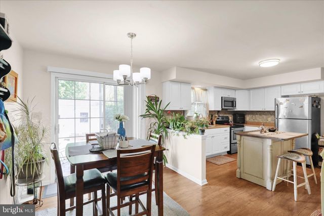240 HICKORY DR, Fleetwood, PA 19522