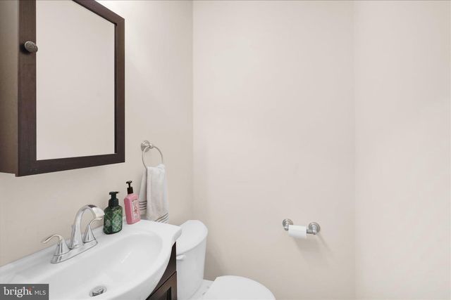 240 HICKORY DR, Fleetwood, PA 19522
