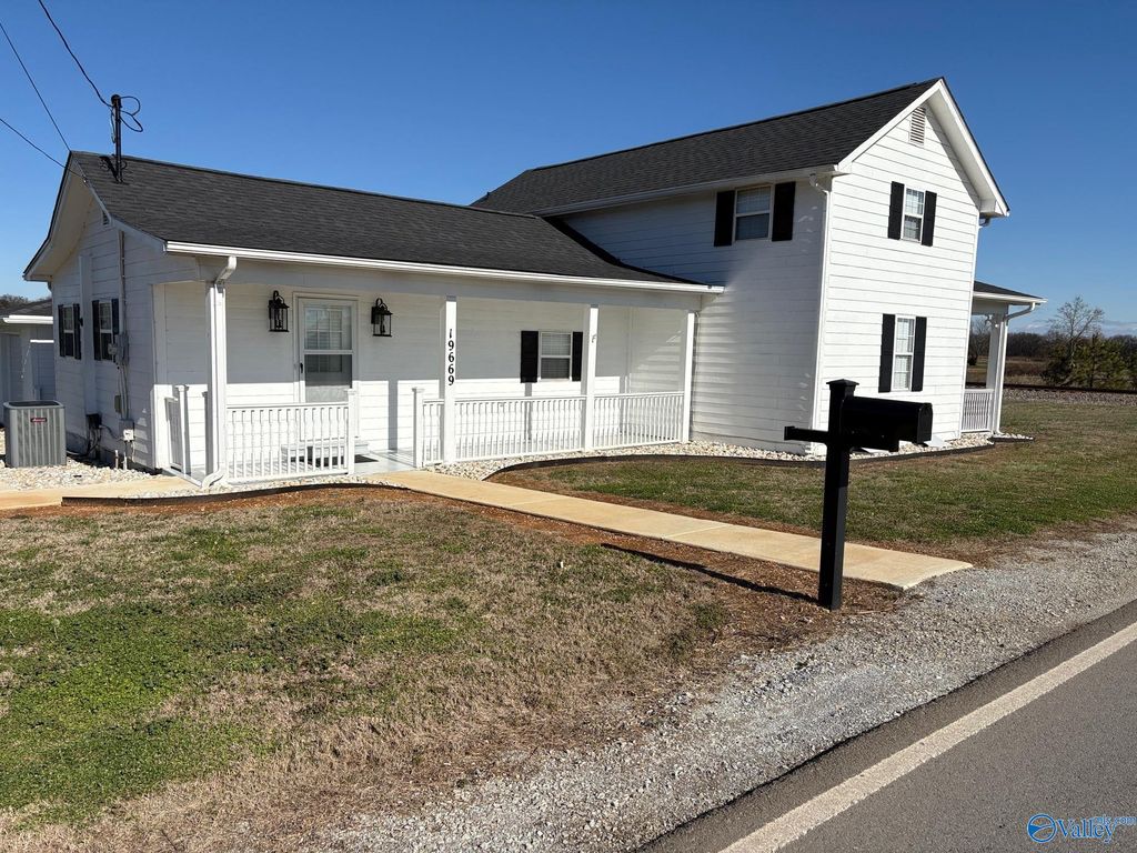 19669 Moyers Road, Athens, AL 35611