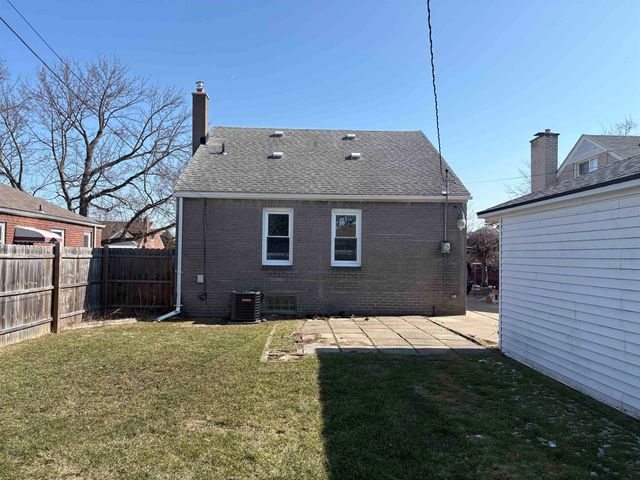 1072 11th Street, Wyandotte, MI 48192