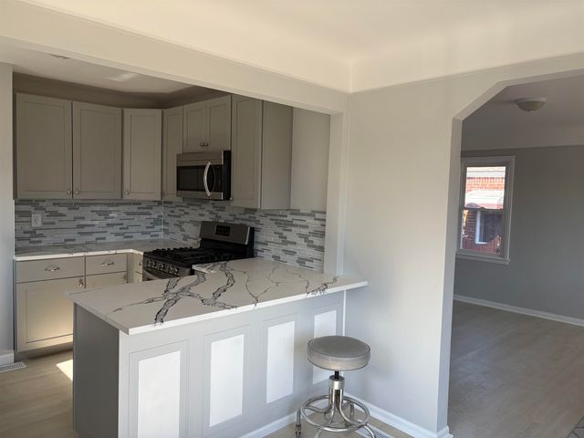 1072 11th Street, Wyandotte, MI 48192