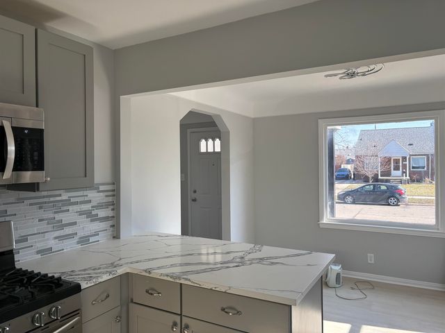 1072 11th Street, Wyandotte, MI 48192