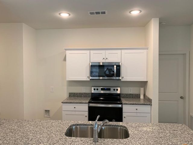 1637 Shadow Hawk Drive, Fort Worth, TX 76052