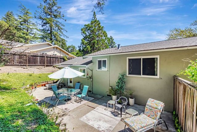 2050 Donald Dr, Moraga, CA 94556