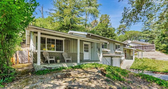 2050 Donald Dr, Moraga, CA 94556