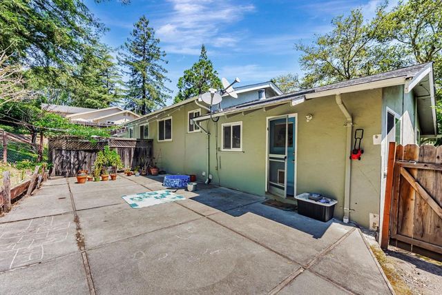 2050 Donald Dr, Moraga, CA 94556