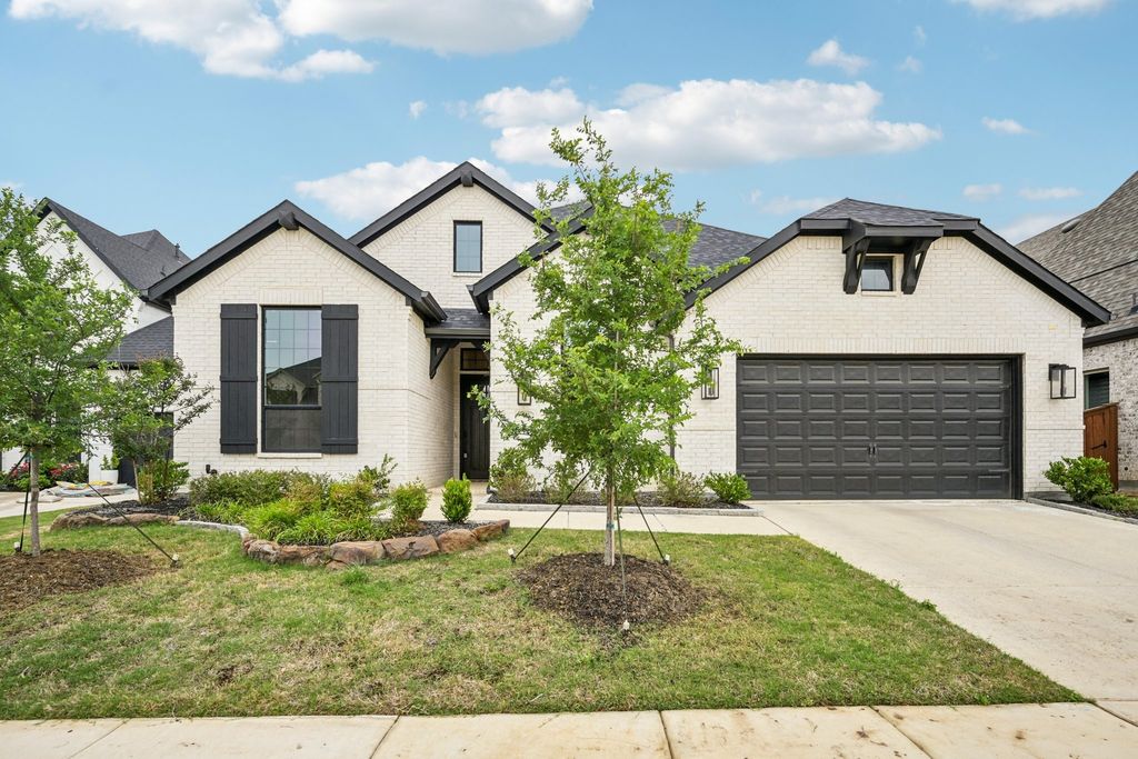 704 Colt Drive, Aubrey, TX 76227