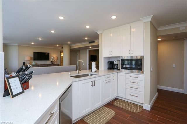 4041 Gulf Shore BLVD N # 305, Naples, FL 34103