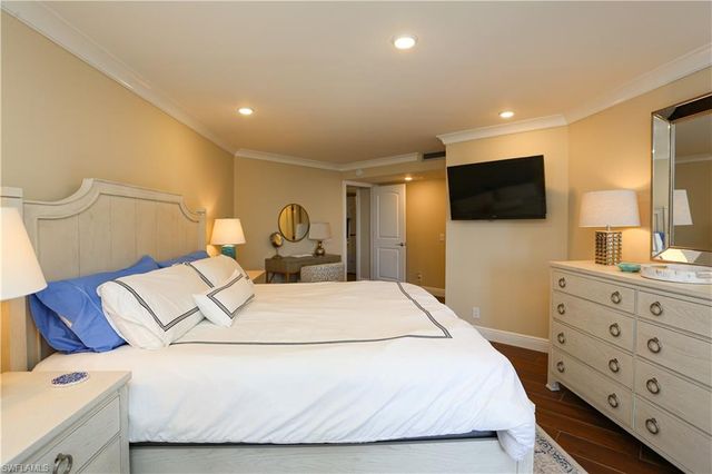 4041 Gulf Shore BLVD N # 305, Naples, FL 34103