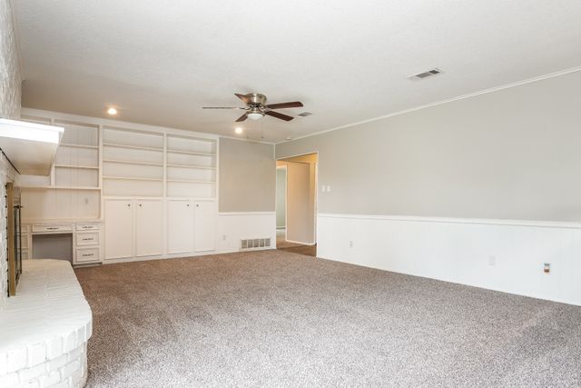1424 Wreyhill Drive, Hurst, TX 76053