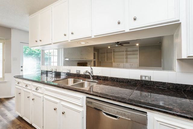 1424 Wreyhill Drive, Hurst, TX 76053