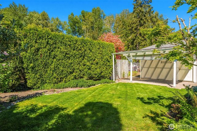 23606 Lake Dr W, Bothell, WA 98021