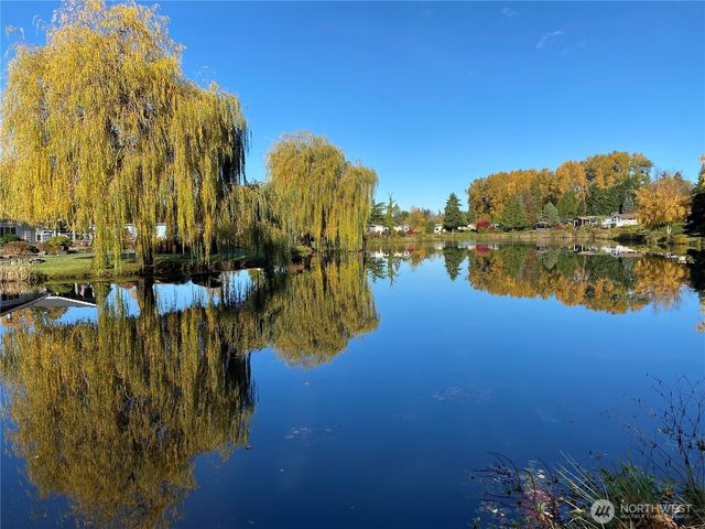 23606 Lake Dr W, Bothell, WA 98021