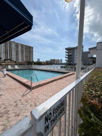 4000 NE 170th St 206, North Miami Beach, FL 33160