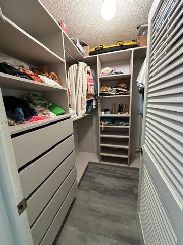 4000 NE 170th St 206, North Miami Beach, FL 33160