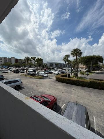 4000 NE 170th St 206, North Miami Beach, FL 33160