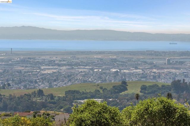 14300 Skyline Blvd, Oakland, CA 94619