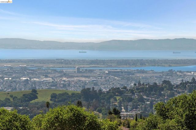 14300 Skyline Blvd, Oakland, CA 94619