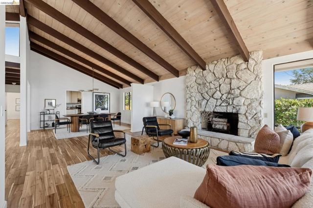 14300 Skyline Blvd, Oakland, CA 94619