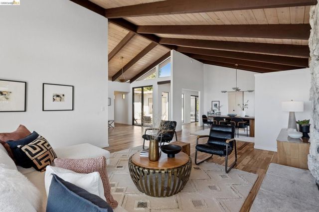 14300 Skyline Blvd, Oakland, CA 94619