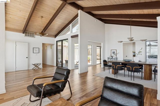 14300 Skyline Blvd, Oakland, CA 94619