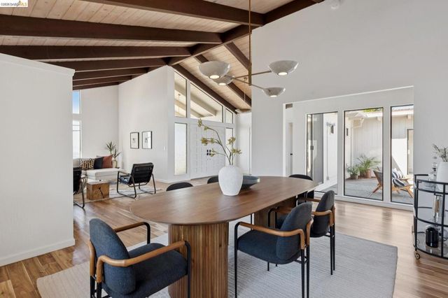 14300 Skyline Blvd, Oakland, CA 94619