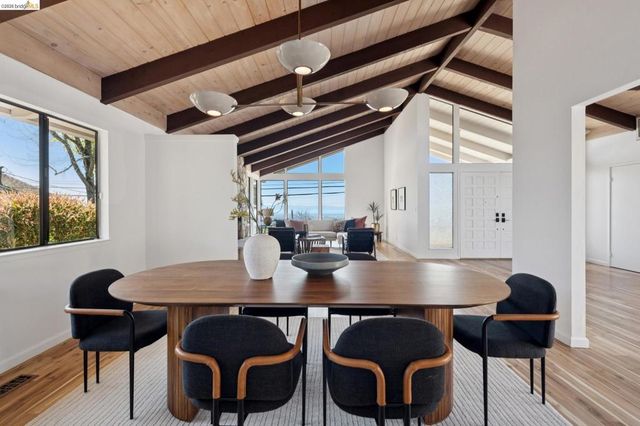 14300 Skyline Blvd, Oakland, CA 94619