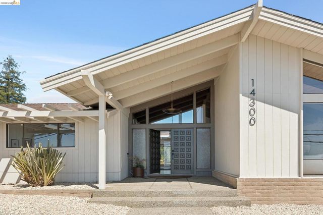 14300 Skyline Blvd, Oakland, CA 94619