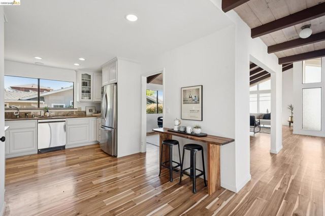 14300 Skyline Blvd, Oakland, CA 94619