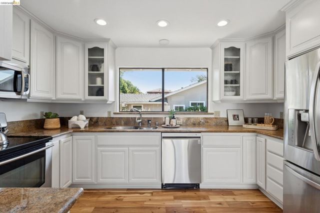 14300 Skyline Blvd, Oakland, CA 94619