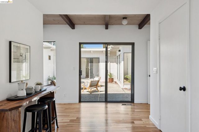 14300 Skyline Blvd, Oakland, CA 94619