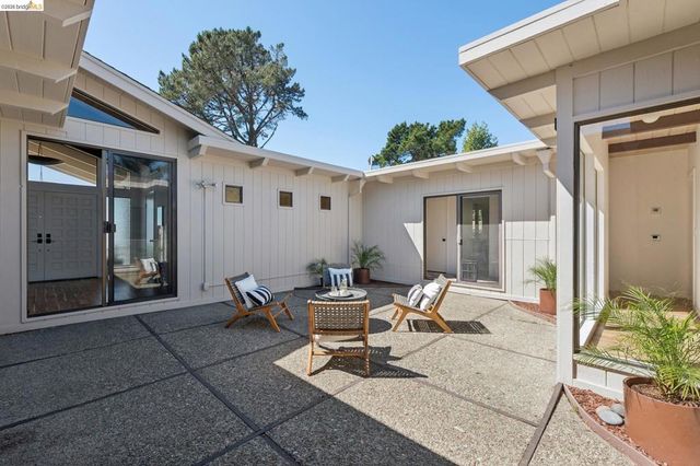 14300 Skyline Blvd, Oakland, CA 94619